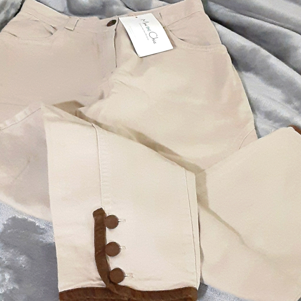 Khaki pants with ankle detail